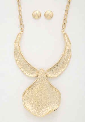 Textured Oversized Metal Necklace